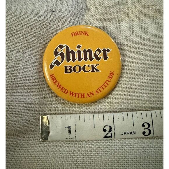 Drink SHINER BOCK‎ Beer Brewed With An Attitude Brewery Lapel Vest Pin Pinback - Picture 3 of 3
